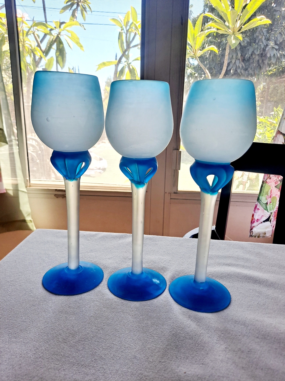 3 beautiful vintage set features "Sea Mist Sapphire" wine glasses